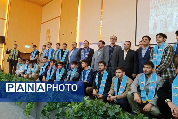 همایش بدرقه‌ دانش‌آموزان منتخب سازمان دانش‌آموزی به عمره‌ مفرده دانش‌آموزی