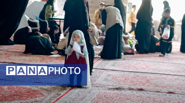 حضور کودکان در نماز جمعه کاشمر 