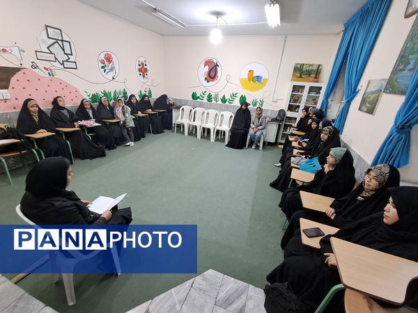 دورهمی دانش‌آموزان انجمن کانون امید انقلاب ناحیه پنج 