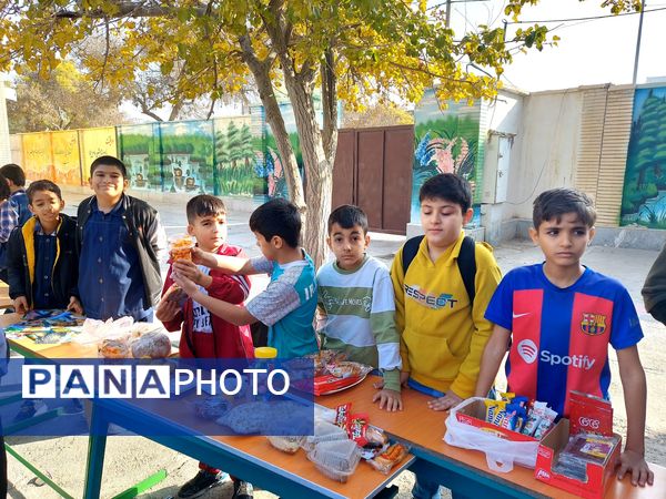 برگزاری بازارچه دانش‌آموزی در مدرسه شهدای فرهنگی شهرستان شیروان