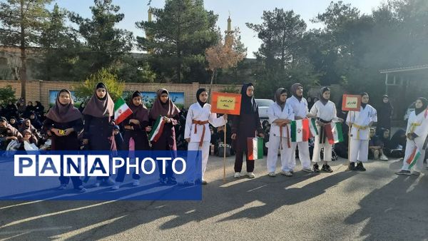 المپیاد ورزشی دبیرستان شاهد نسیم سبحان یزد؛ روزی پر از شور، رقابت و دوستی