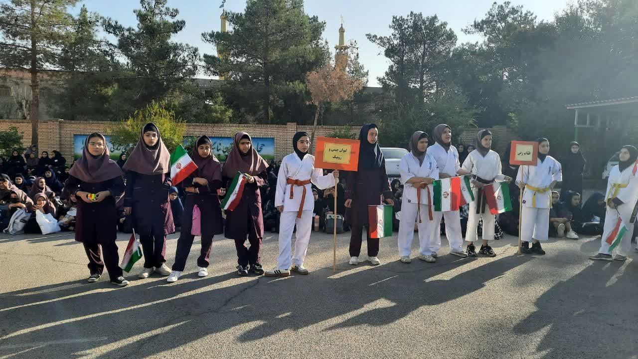 المپیاد ورزشی دبیرستان شاهد نسیم سبحان یزد؛ روزی پر از شور، رقابت و دوستی