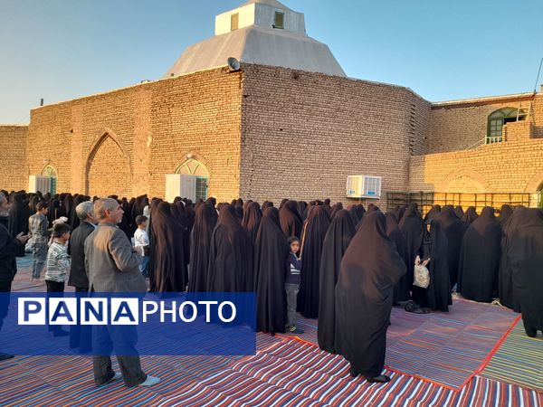 قرائت دعای باران و نماز جماعت در روستای دهنو خلیل آباد