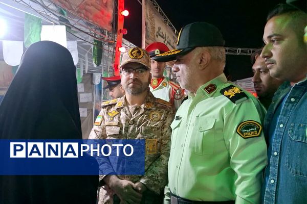 بازدید از نمایشگاه اسوه به‌مناسبت هفته دفاع مقدس در شیراز