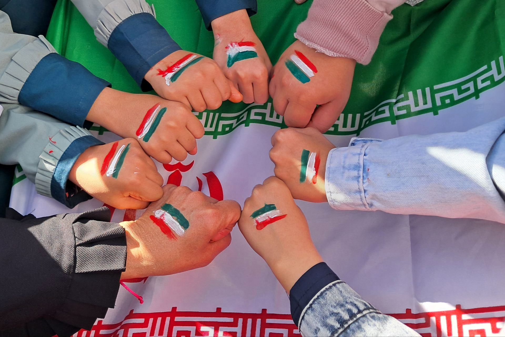 از کلاس درس تا میدان حماسه؛ تجلی عشق دانش‌آموزان رباط‌کریم به میهن