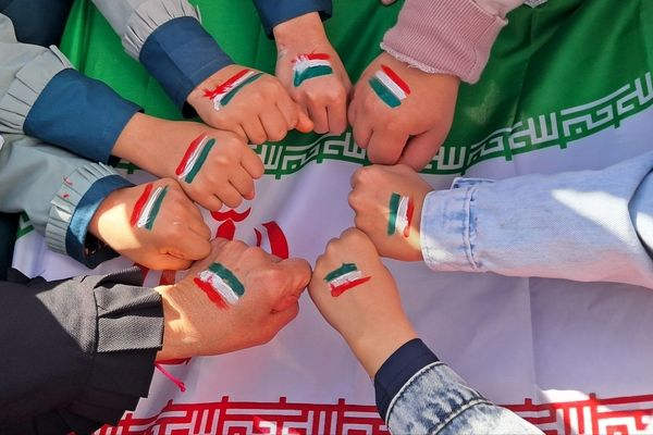 از کلاس درس تا میدان حماسه؛ تجلی عشق دانش‌آموزان رباط‌کریم به میهن