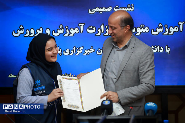 نشست صمیمی معاون آموزش متوسطه وزارت آموزش و پرورش با دانش‌آموز خبرنگاران خبرگزاری پانا