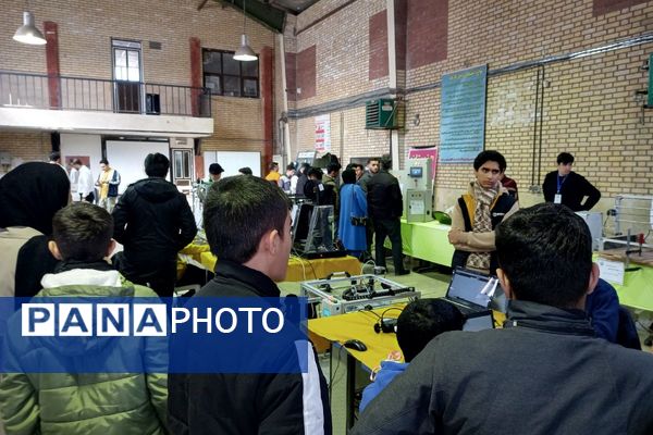 نمایشگاه دستاوردهای دانش‌آموزان هنرستان فنی حرفه‌ای‌ رباط‌کریم