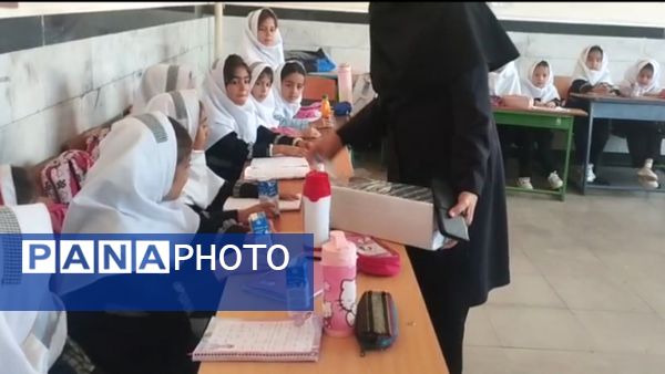 توزیع شیر رایگان در مدارس کوهنانی به منظور ارتقاء سلامت دانش‌آموزان