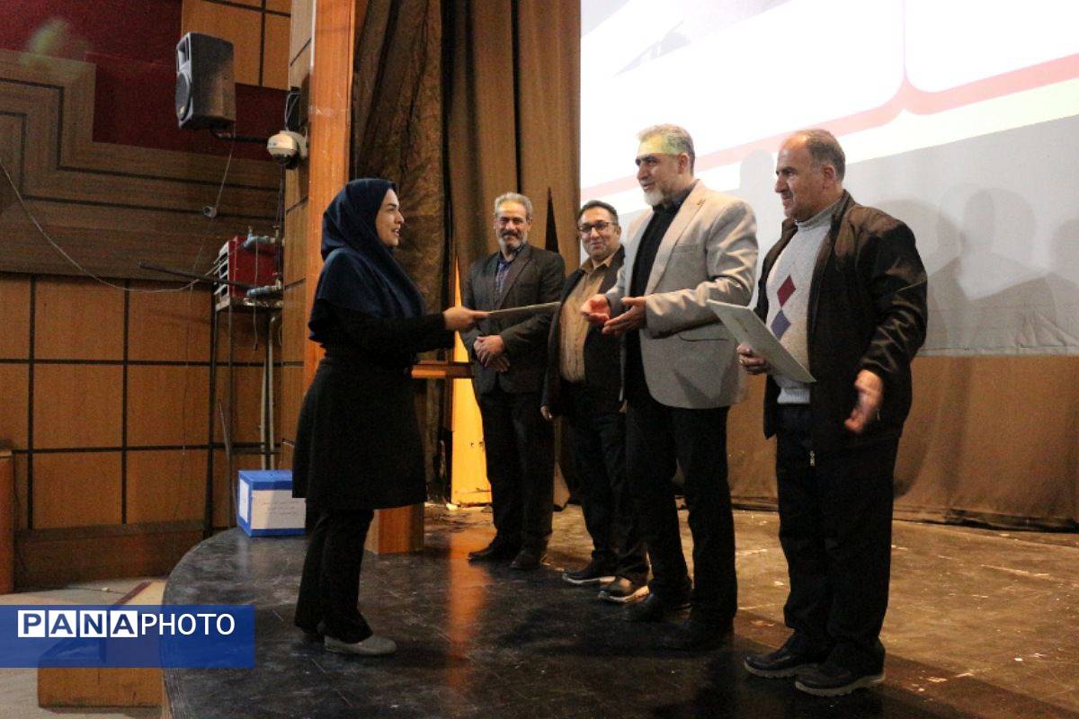 نشست انجمن اولیا و مربیان هنرستان امام علی(ع) فیروزکوه