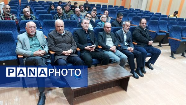 رونمایی از کتاب «پنج روایت از یک مرد زندگی» در اسدآباد