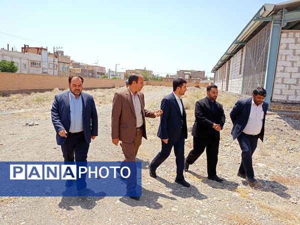 بازدید معاون تربیت بدنی و سلامت وزارت آموزش و پرورش از پروژه استخر دانش‌آموزی کاشمر 