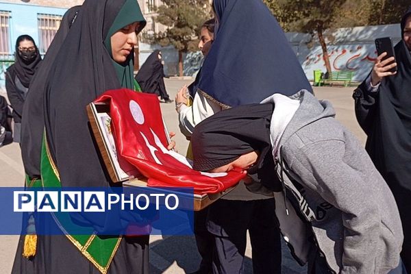 عطر حریم رضوی و جلوه‌ی عشق علوی در مدرسه امان‌الهی اسلامشهر پیچید