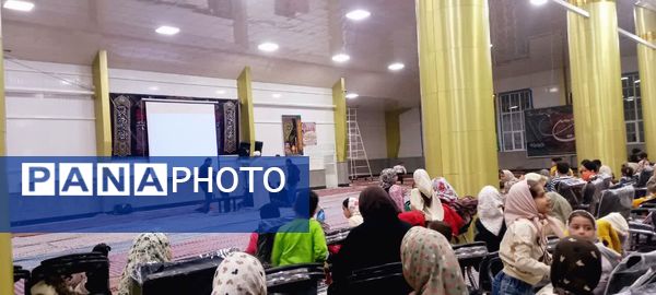 اکران انیمیشن یوز ایرانی رادر حسینیه روستای کاریزک