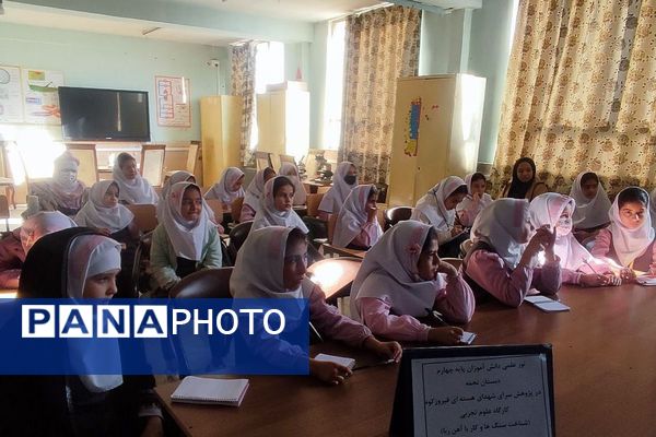 بازدید دانش‌آموزان فیروزکوهی از پژوهش‌سرای شهدای هسته‌ای 