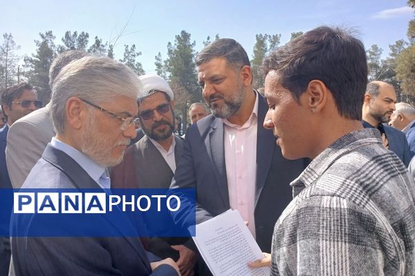 دومین روز گردهمایی از صحن دانش تا کرسی قانون‌گذاری 