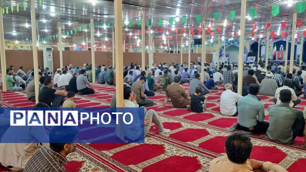 تجمع نمازگزاران نماز جمعه قشم در روز خشم و نصر