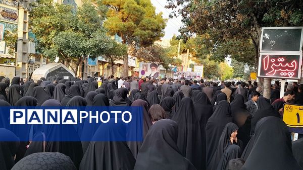 تجمع دانش‌آموزان شهرستان اسفراین در مراسم یادبود شهدای خدمت