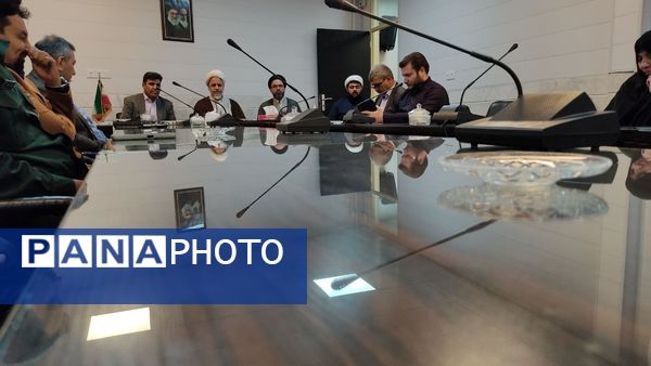 دیدار کادر آموزشی مدارس و دانش‌آموزان با امام جمعه شهرستان ساوه