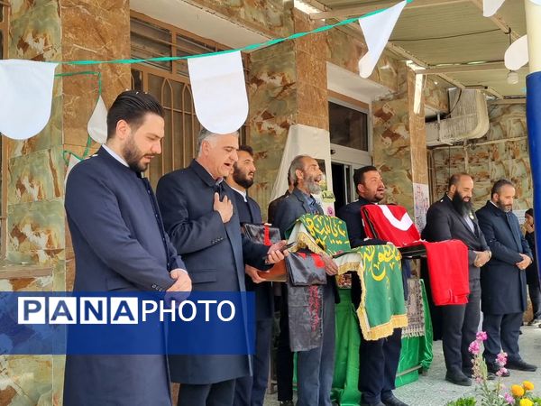 پرچم گردانی حرم مطهر امام رضا (ع) در دبیرستان دخترانه خدیجه کبری (س) ناحیه۴ اصفهان