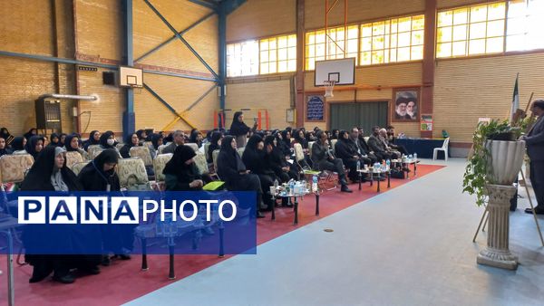 آیین متمرکز استانی طرح «همیار معلم» در دبیرستان شاهد عصمت ناحیه ۳ کرج