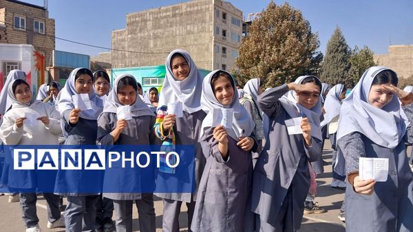 برگزاری انتخابات شورای دانش‌آموزی مدرسه دانش و هنر شهرستان نظرآباد