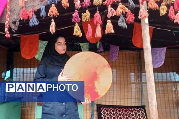 نمایشگاه آثار هنری دانش آموزان دبیرستان امام علی(ع) شهرستان ورامین