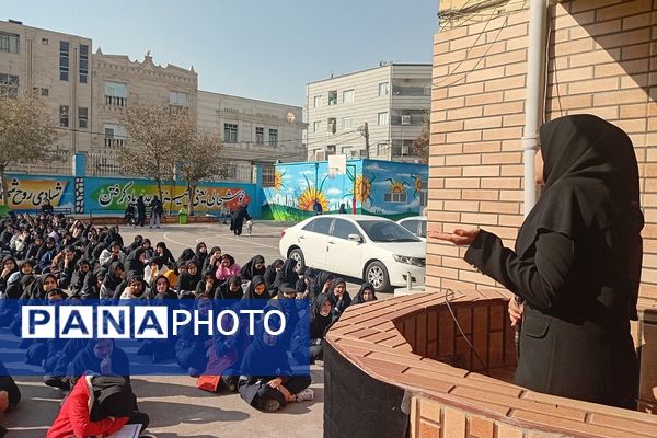 برپایی ایستگاه صلواتی و شهادت حضرت زهرا در مدرسه شهید زهره‌وند قرچک 