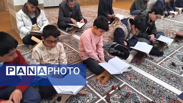 مراسم جزخوانی قرآن کریم در اهر با حضور فعال دانش‌آموزان
