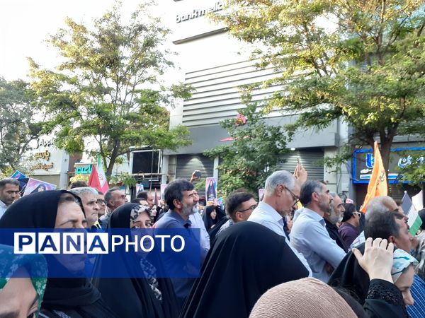 جلوه‌هایی از اجتماع مردم بجنورد در تجلیل از بانوی شجاع رسانه ملی