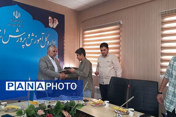 دیدار جمعی از دانش‌آموز خبرنگاران زنجانی با مدیرکل آموزش و پرورش استان