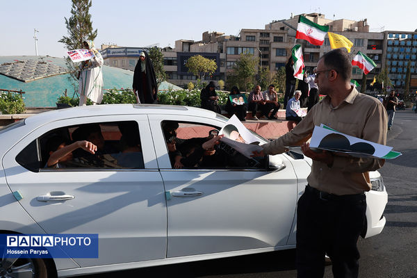 تجمع مردمی بشارت فتح در میدان انقلاب