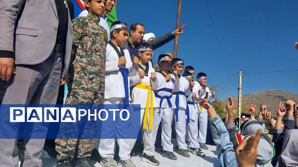 شکوه حضور دانش‌آموزان شهید مطهری در راهپیمایی ۱۳ آبان