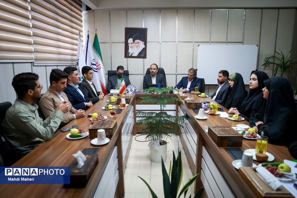 نشست هیات رئیسه دوازدهمین دوره مجلس دانش‌آموزی با معاون پرورشی و فرهنگی وزیر آموزش و پرورش