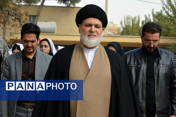 نماز باران، همخوانی زمین و آسمان در دبیرستان ولایت بهارستان‌دو