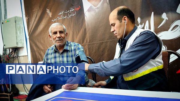 برگزاری نماز جمعه وحدت‌آفرین نظرآباد با رونمایی کتاب قرآنی و ارائه خدمات فرهنگی و معیشتی در مصلی نظرآباد