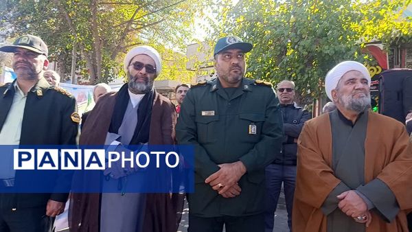 جوشش حماسه در گام های کوچک دانش آموزان امروز سفیران فردا