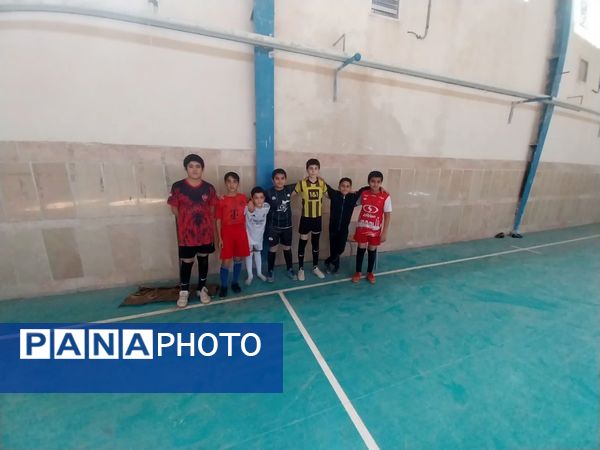 شادی و هیجان دانش‌آموزان در سالن ورزشی 