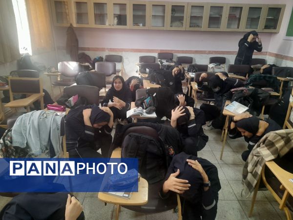 بیست و هفتمین مانور سراسری زلزله در دبیرستان نمونه وکیلی ۱۰