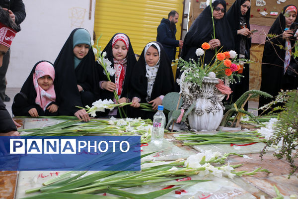 گلباران مزار شهدای گمنام قم در ایام الله دهه فجر