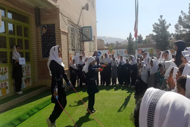 آغاز هفته تربیت‌بدنی نویدبخش روزی شاد برای دانش‌آموزان دبستان‌دخترانه‌ اشرف‌السادات‌حسینی شهر نیم‌ور