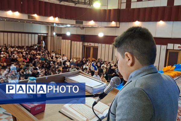 مراسم تجلیل از دانش‌آموزان برتر دبیرستان هیأت امنایی رازی ناحیه ۴شیراز