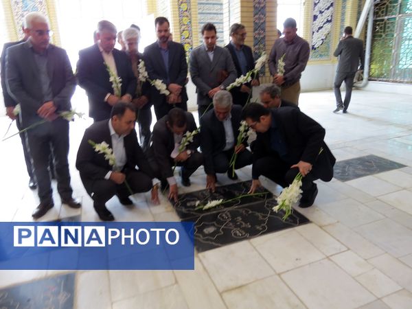 گلباران مزار شهدای دانش‌آموز و معلم در بجنورد
