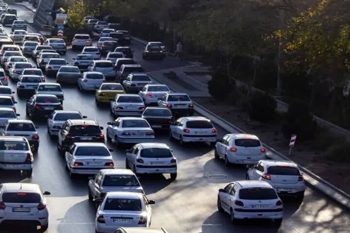 ترافیک صبحگاهی در معابر اصلی و بزرگراه‌های تهران