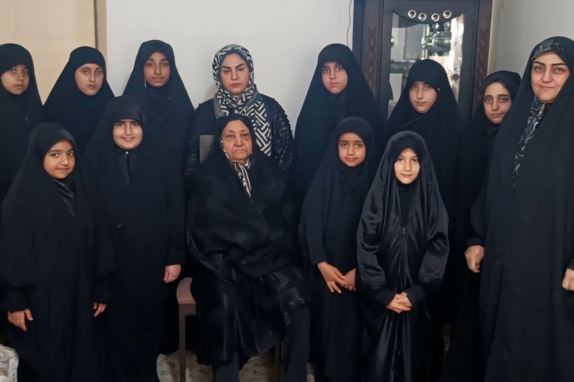 دختران خوب ایرانید چون در مسیر اهل‌بیت(ع) هستید