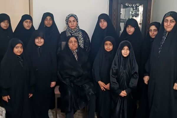 دختران خوب ایرانید چون در مسیر اهل‌بیت(ع) هستید