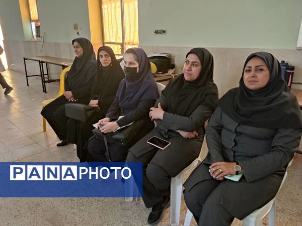 جشن میلاد حضرت زینب(س) و بزرگداشت روز پرستار در هنرستان زهرای مرضیه بندرعباس