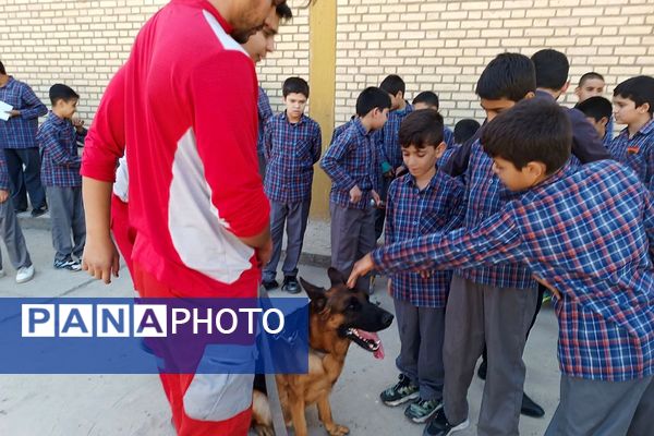 بازدید دانش‌آموزان دبستان علامه طباطبایی از جمعیت هلال‌احمر پیشوا