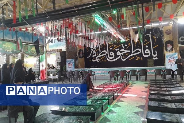 گلباران مزار شهدای ملارد با حضور مسئولان و خانواده‌های معظم شهدا 