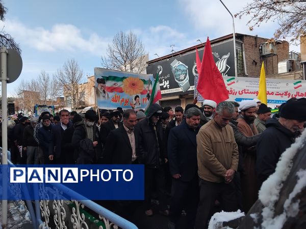 راهپیمایی ۲۲بهمن در شهرستان کاشمر با حضور پر رنگ مردم برگزار شد 
